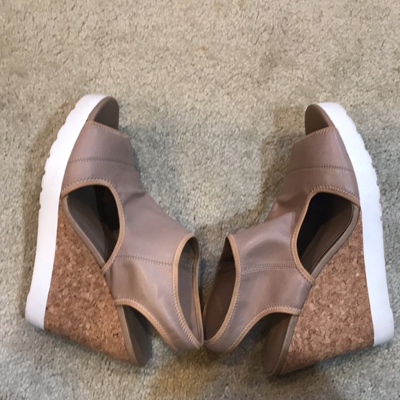 Kenneth Cole Reaction Slingback Tan Wedge Sandal- Size 8 - Picture 5 of 9